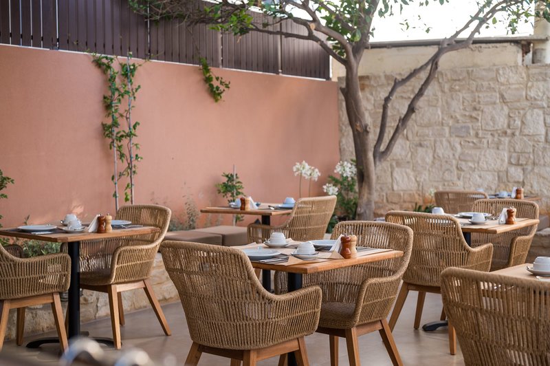 Hotel Pyriá 13