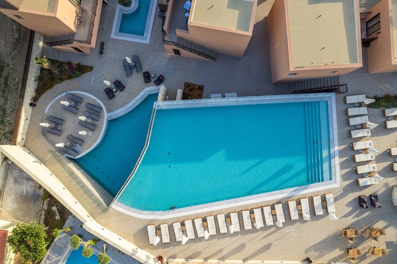 Hotel Pyriá 18