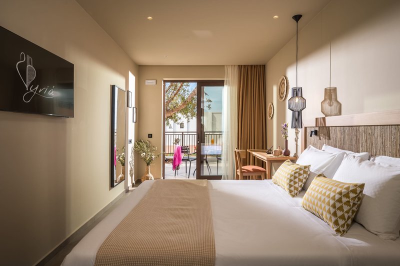 Hotel Pyriá 26