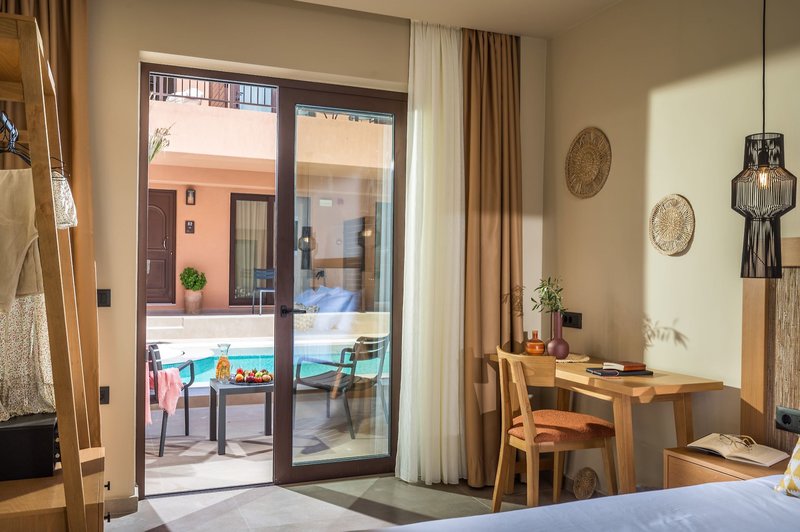 Hotel Pyriá 33