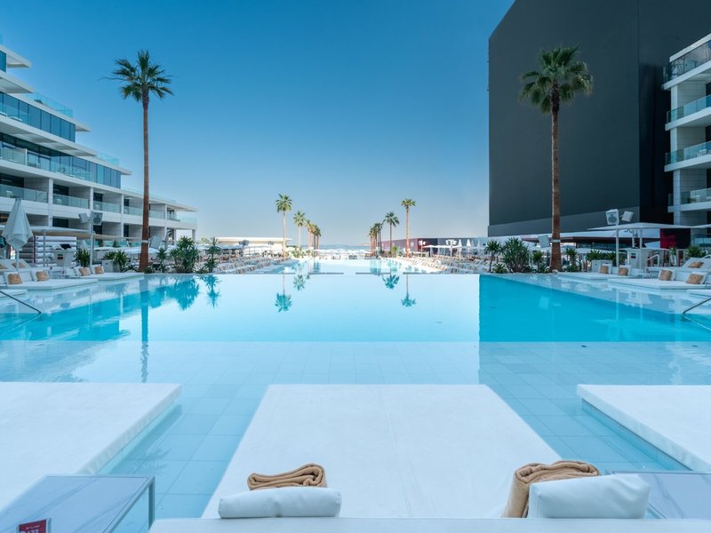 FIVE Luxe 2