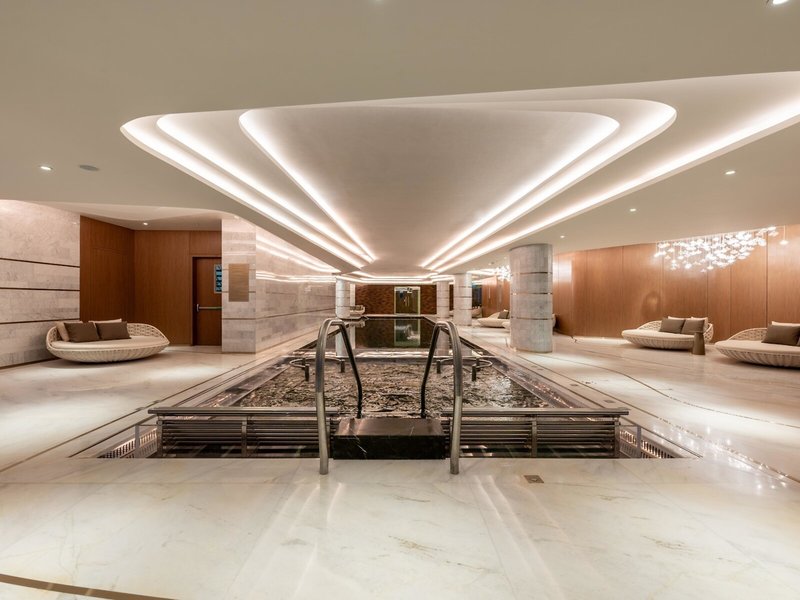 FIVE Luxe 4