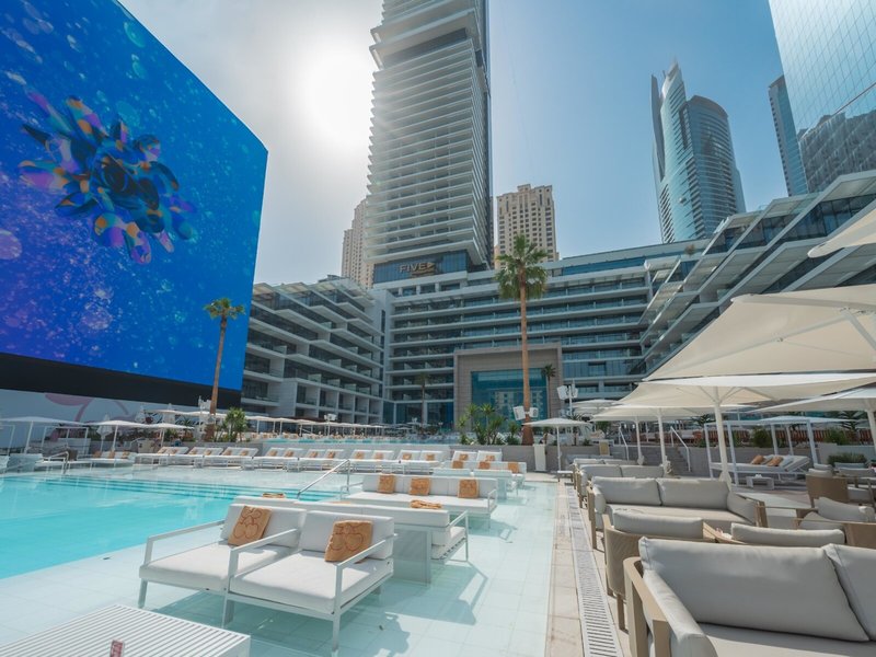 FIVE Luxe 6