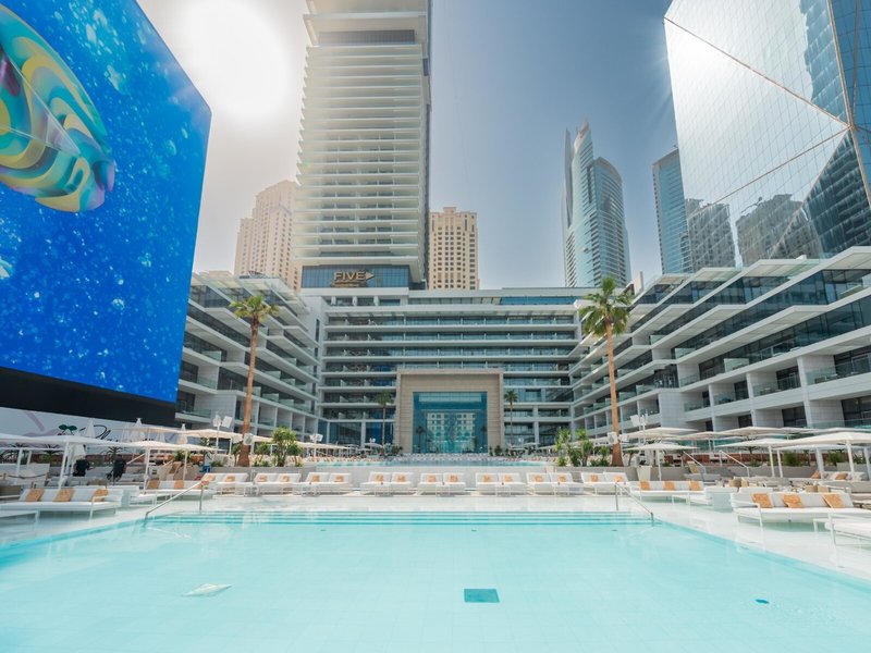 FIVE Luxe 7