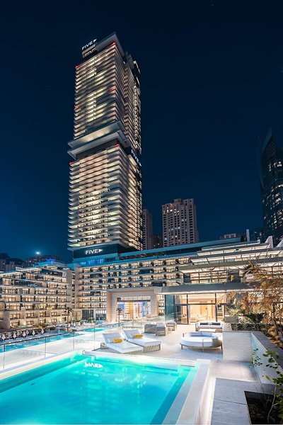 FIVE Luxe 10
