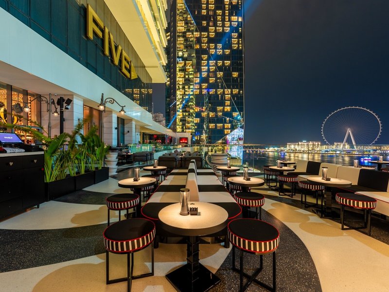 FIVE Luxe 12