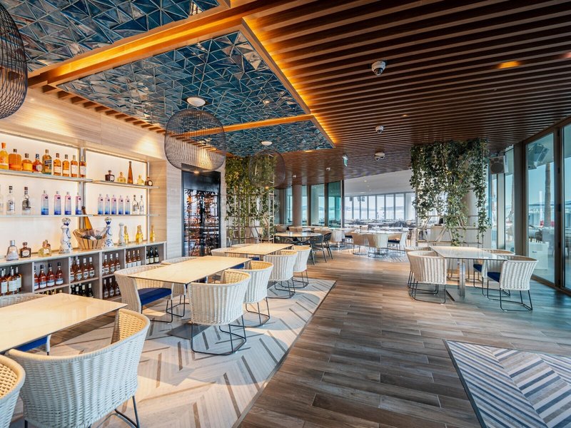 FIVE Luxe 16