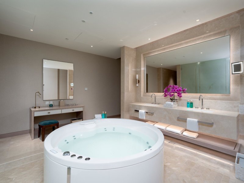 FIVE Luxe 31
