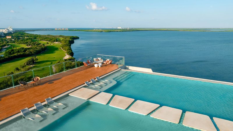 Hyatt Vivid Grand Island 4