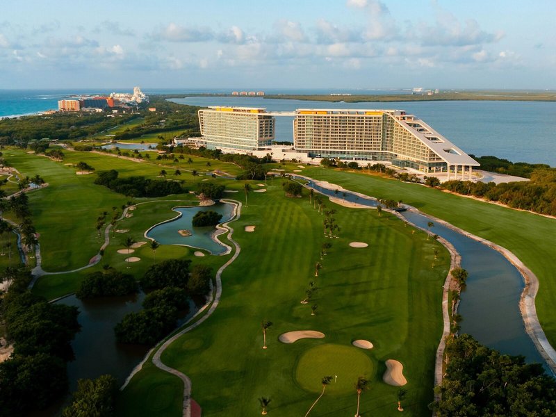 Hyatt Vivid Grand Island 4