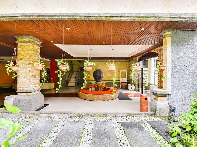 SUPER OYO Townhouse Oak Maxi Hotel Legian 7
