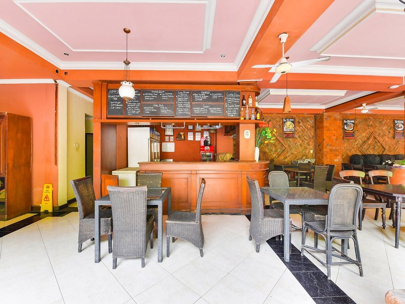 SUPER OYO Townhouse Oak Maxi Hotel Legian 11