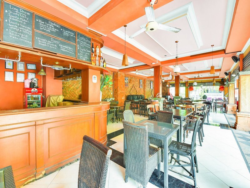 SUPER OYO Townhouse Oak Maxi Hotel Legian 12