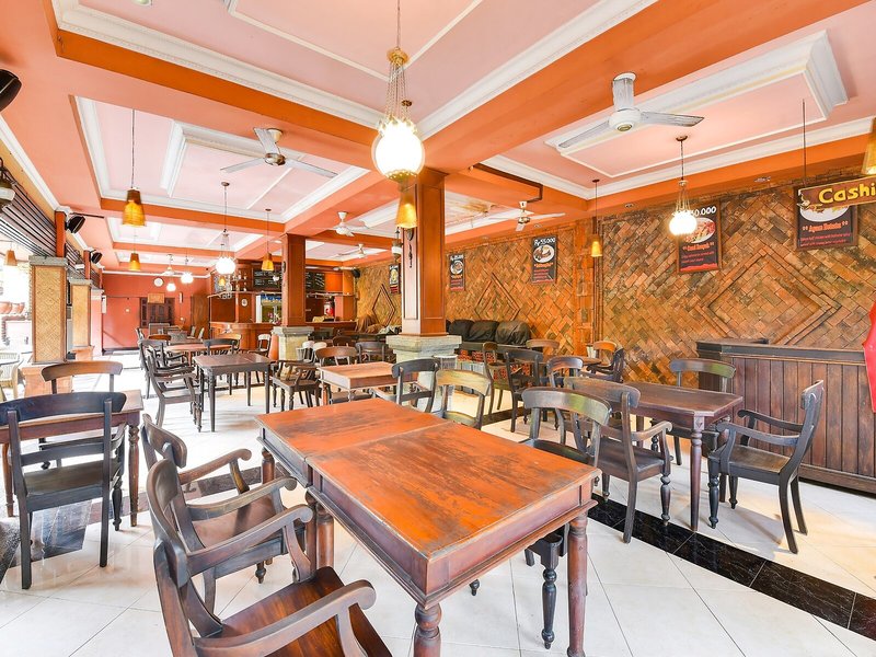 SUPER OYO Townhouse Oak Maxi Hotel Legian 13
