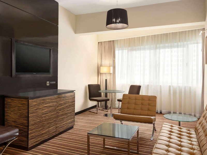 Ramada by Wyndham Colombo 37