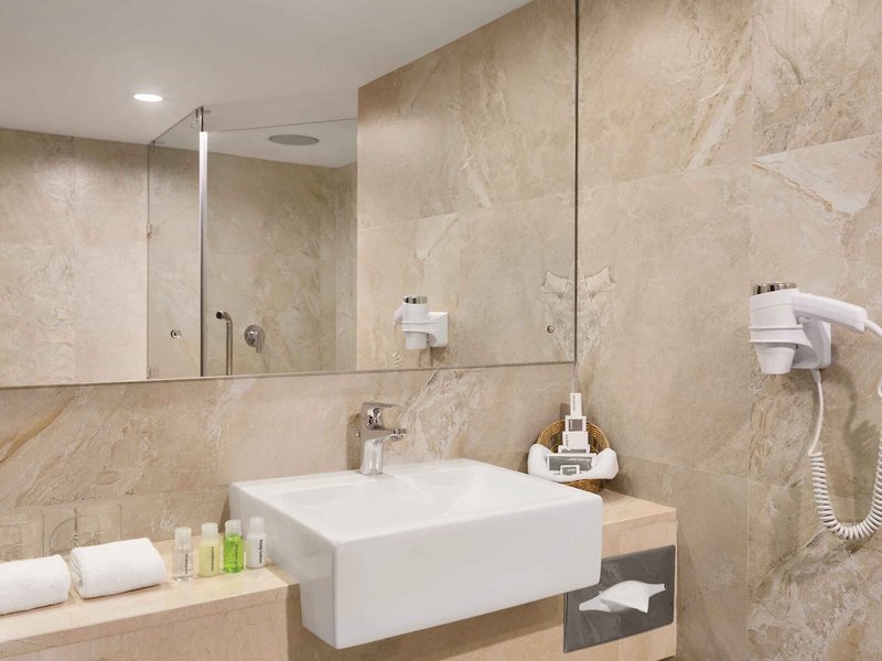 Ramada by Wyndham Colombo 40