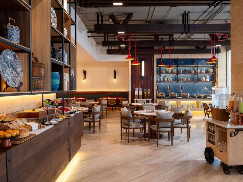 Mercure Bangkok Surawong 17