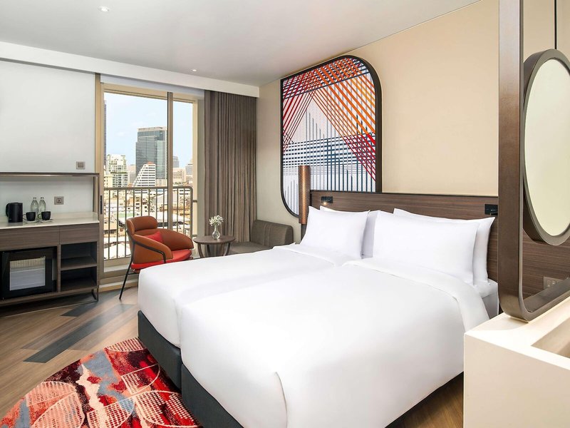 Mercure Bangkok Surawong 28