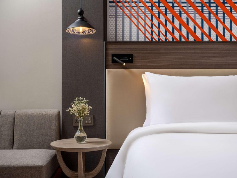Mercure Bangkok Surawong 37