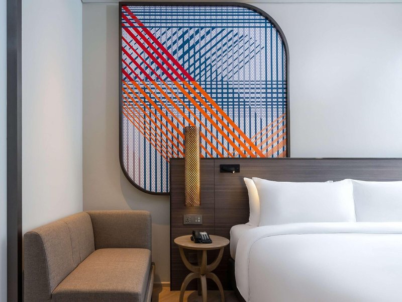 Mercure Bangkok Surawong 39
