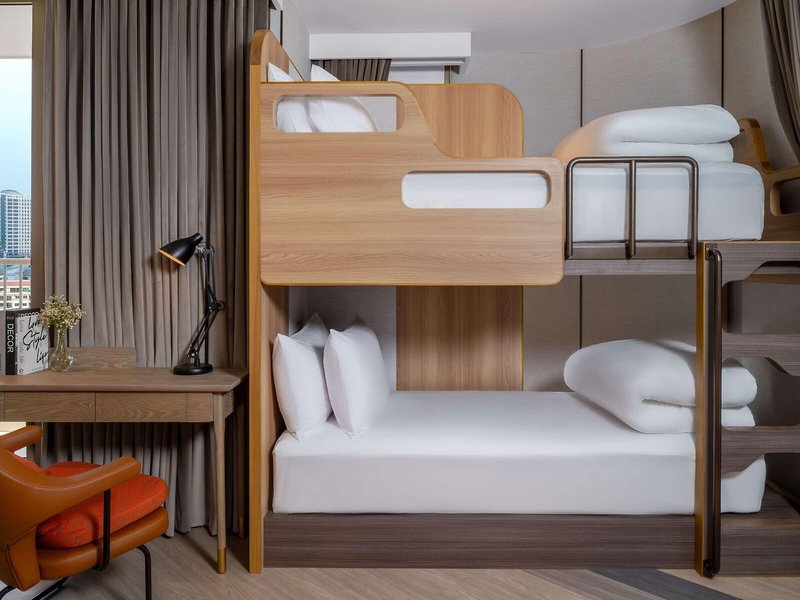 Mercure Bangkok Surawong 31