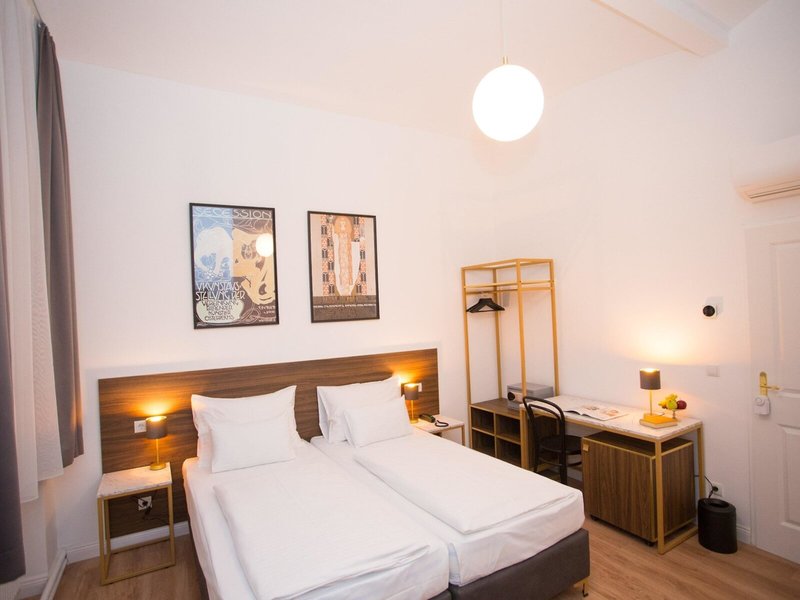 Pension Central 14