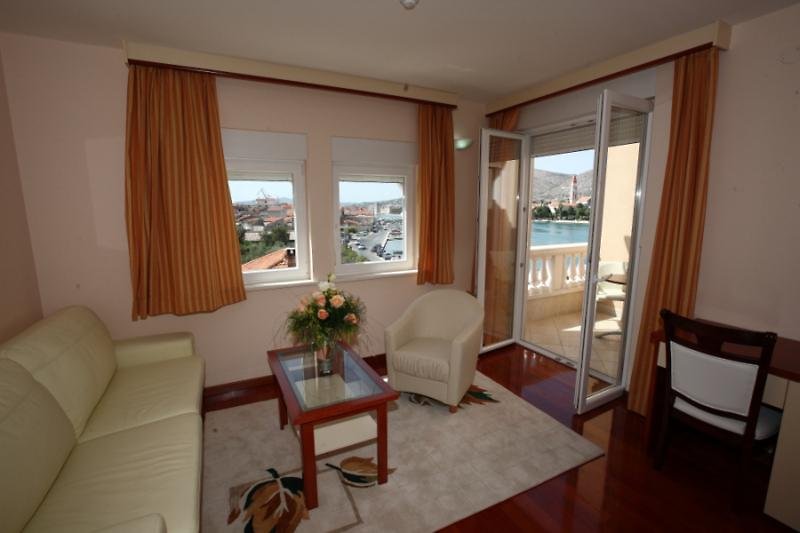 Palace Trogir 24