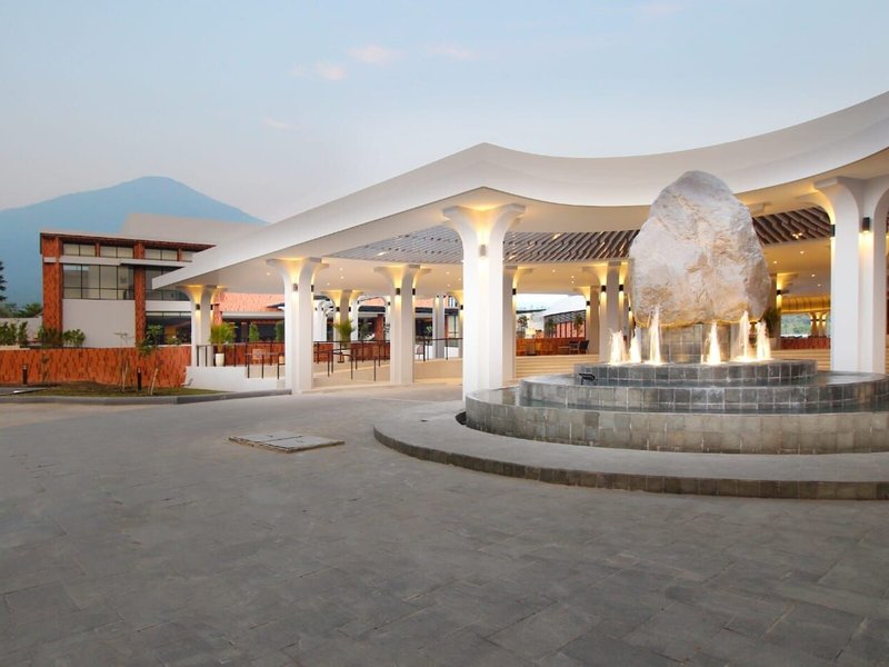 Hotel Santika Premiere Linggarjati Kuningan 2