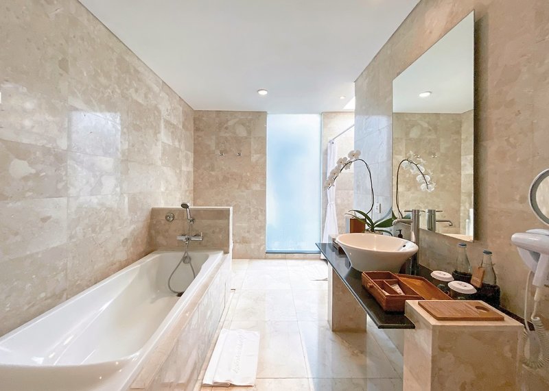 Legian Beach Hotel 11