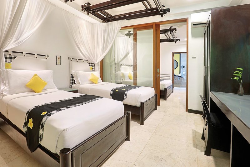 Legian Beach Hotel 12