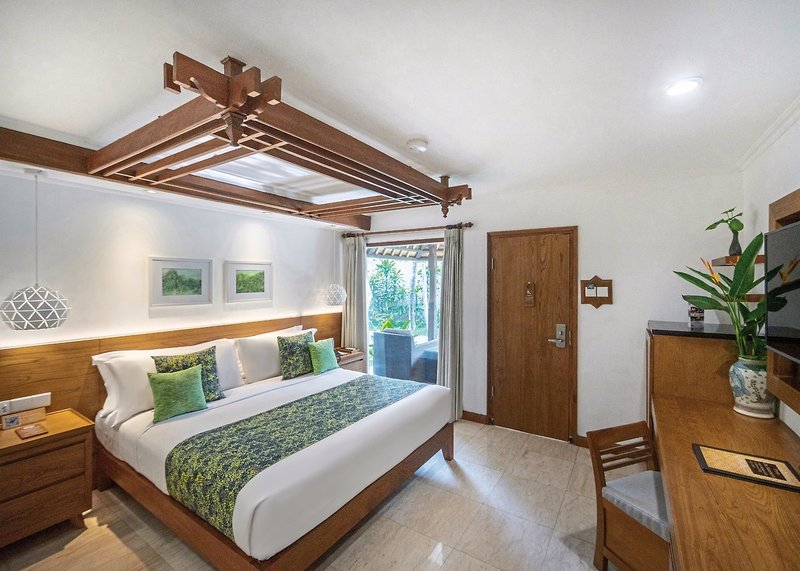 Legian Beach Hotel 10