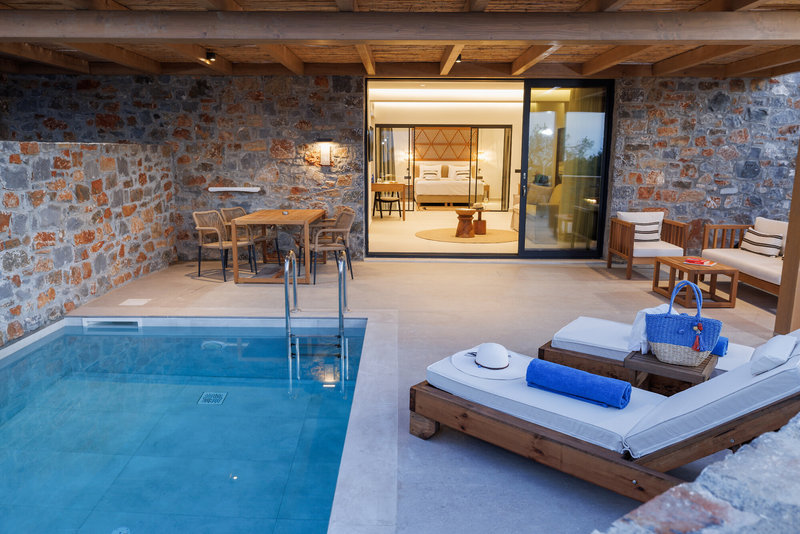 Deos Luxury Suites 10