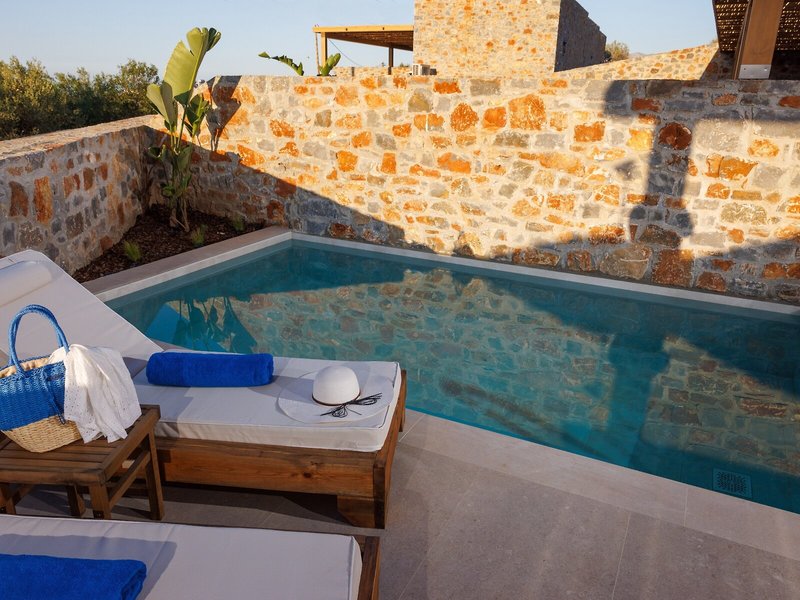 Deos Luxury Suites 5