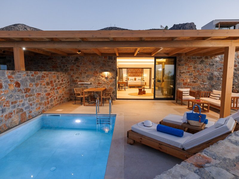 Deos Luxury Suites 10
