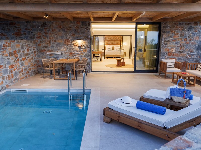 Deos Luxury Suites 18