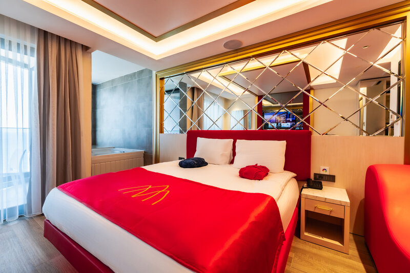Granada Luxury Red 10