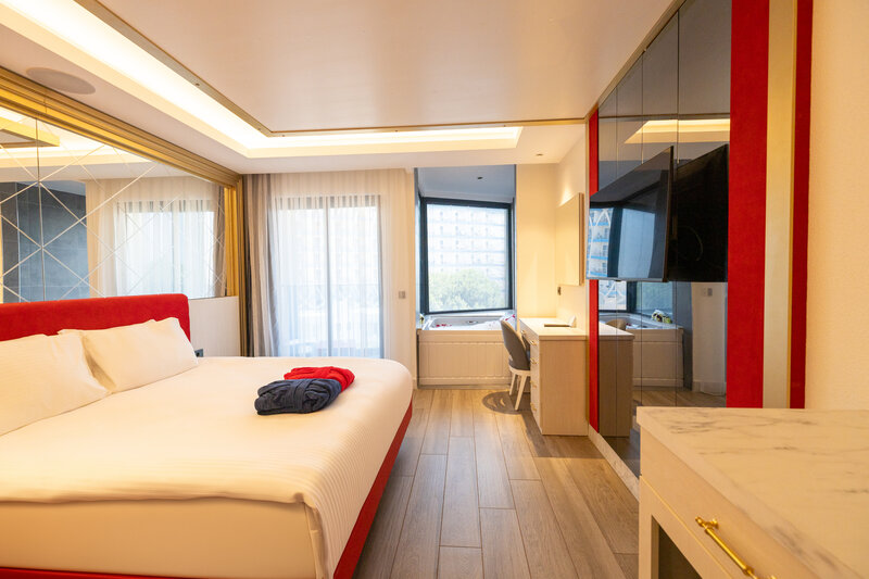 Granada Luxury Red 11