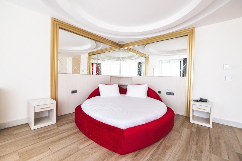 Granada Luxury Red 52