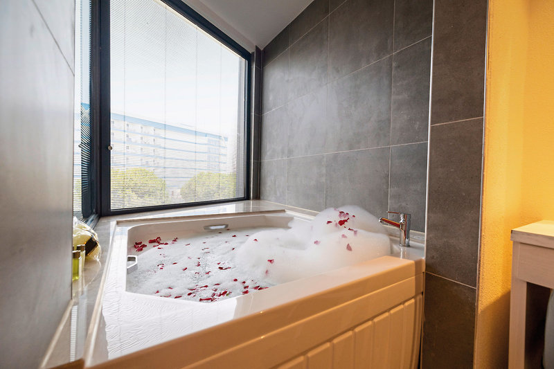 Granada Luxury Red 3