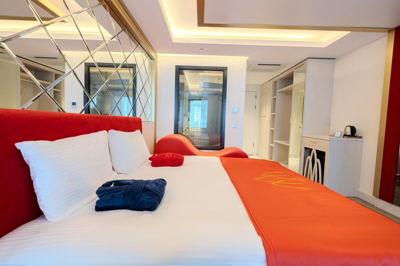 Granada Luxury Red 13