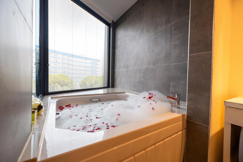 Granada Luxury Red 42