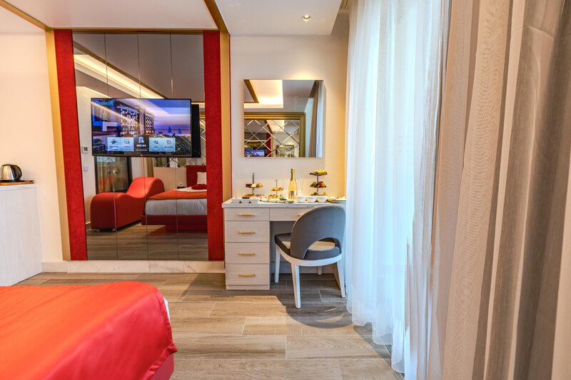 Granada Luxury Red 32