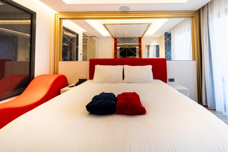 Granada Luxury Red 56