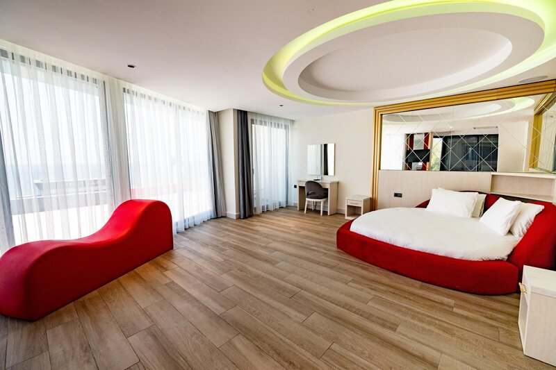 Granada Luxury Red 53