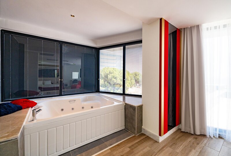 Granada Luxury Red 55