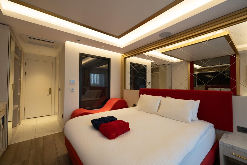 Granada Luxury Red 58