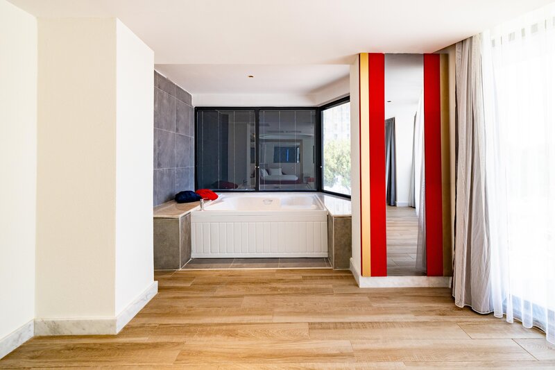 Granada Luxury Red 31