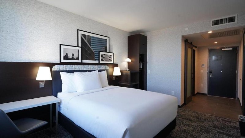 DoubleTree by Hilton Long Island City New York 1