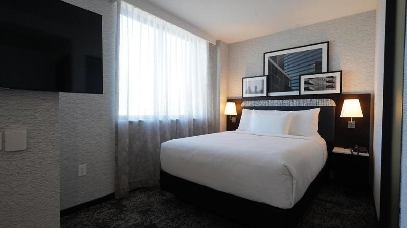 DoubleTree by Hilton Long Island City New York 4