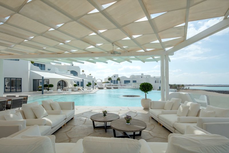 Anantara Santorini Abu Dhabi Retreat 6